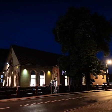 Dom Weselny Pod Kasztanem Hotel Luban Bagian luar foto