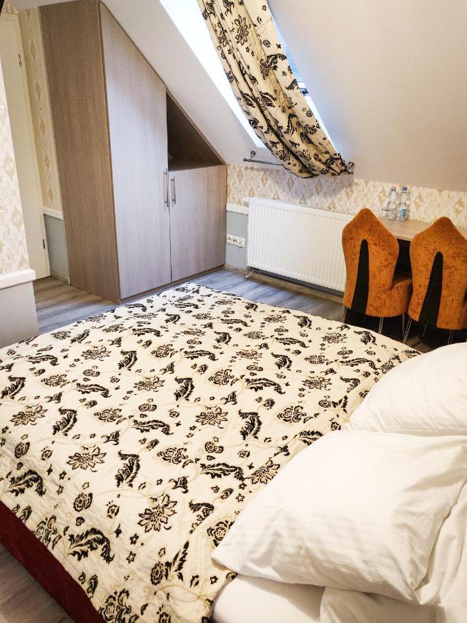 Dom Weselny Pod Kasztanem Hotel Luban Bagian luar foto