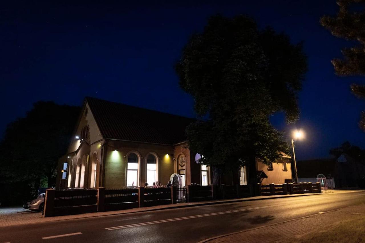 Dom Weselny Pod Kasztanem Hotel Luban Bagian luar foto
